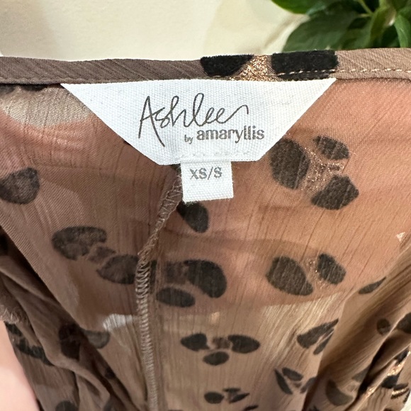 SOLD 🤑 Ashlee by Amaryllis Gold Leopard Kimono - Picture 2 of 5